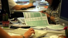 Τέλος οι ουρές στις εφορίες για ληξιαρχικές πράξεις