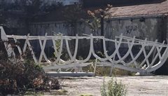 Θεσσαλονίκη: Παρατημένο το καραβάκι που στόλιζε το δημαρχείο!