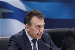 Βρούτσης: Κανένας δεν θα πέσει κάτω από τον κατώτατο μισθό