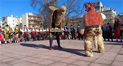 Καλαμαριά: Το έθιμο ''η καμήλα κι ο ντιβιτζής'' αύριο στην πλατεία δημαρχείου