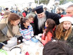 Μητρόπολη Καλαμαριάς: Άνοιξε Το Χριστουγεννιάτικο Χωριό της Κυρά Παράδοσης (φωτο)