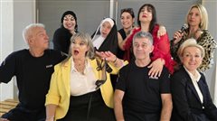 Η Παράσταση “Γυναίκες στα Κόκκινα με Μαχαίρι” στη Θεσσαλονίκη στο Θέατρο Σοφούλη