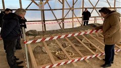 Μενδώνη: Αδιαμφισβήτητη η αρχαιολογική αξία των ευρημάτων του Τύμβου της Δοξιπάρας
