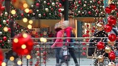 Εορταστικό ωράριο στα καταστήματα - Τρεις Κυριακές ανοιχτά