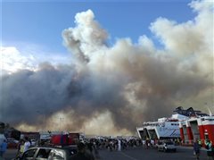 Εκτός ελέγχου η φωτιά στην Πεντέλη - Κάηκαν σπίτια και αυτοκίνητα