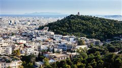 Περισσότεροι δικαιούχοι των 800 ευρώ, μείωση 40% στα φοιτητικά ενοίκια