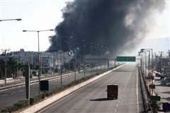 Σε πλήρη εξέλιξη η πυρκαγιά στη Μεταμόρφωση (βιντεο)