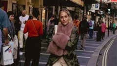 Μετά την κατακραυγή: Η νέα φωτό της Νατάσας Μποφίλιου απ’ το Λονδίνο κλείνει στόματα (Pics)