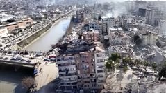 «Μπάζα σε αναμονή»: Το εγκληματικό λάθος που έκανε τις πολυκατοικίες στην Τουρκία να πέφτουν σαν τραπουλόχαρτα